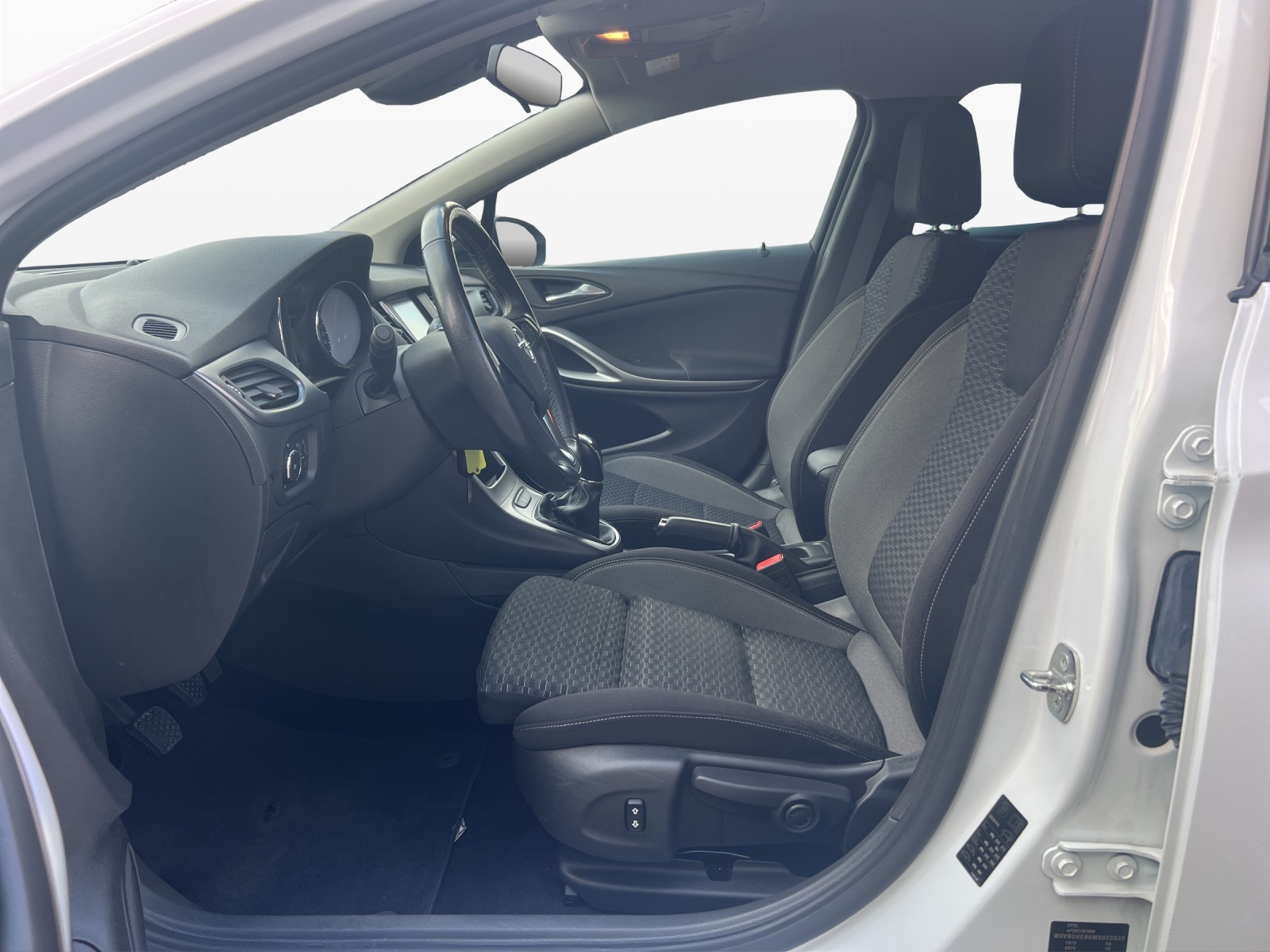 OPEL Astra Sports Tourer 1.2i Turbo Edition-image-5