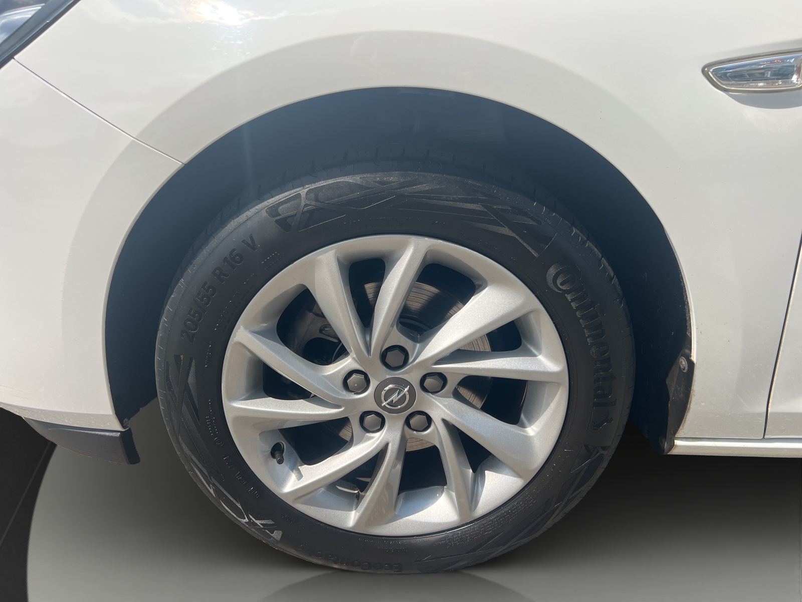 OPEL Astra Sports Tourer 1.2i Turbo Edition-image-18