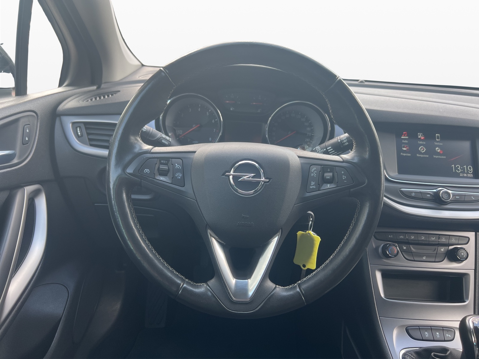 OPEL Astra Sports Tourer 1.2i Turbo Edition-image-7