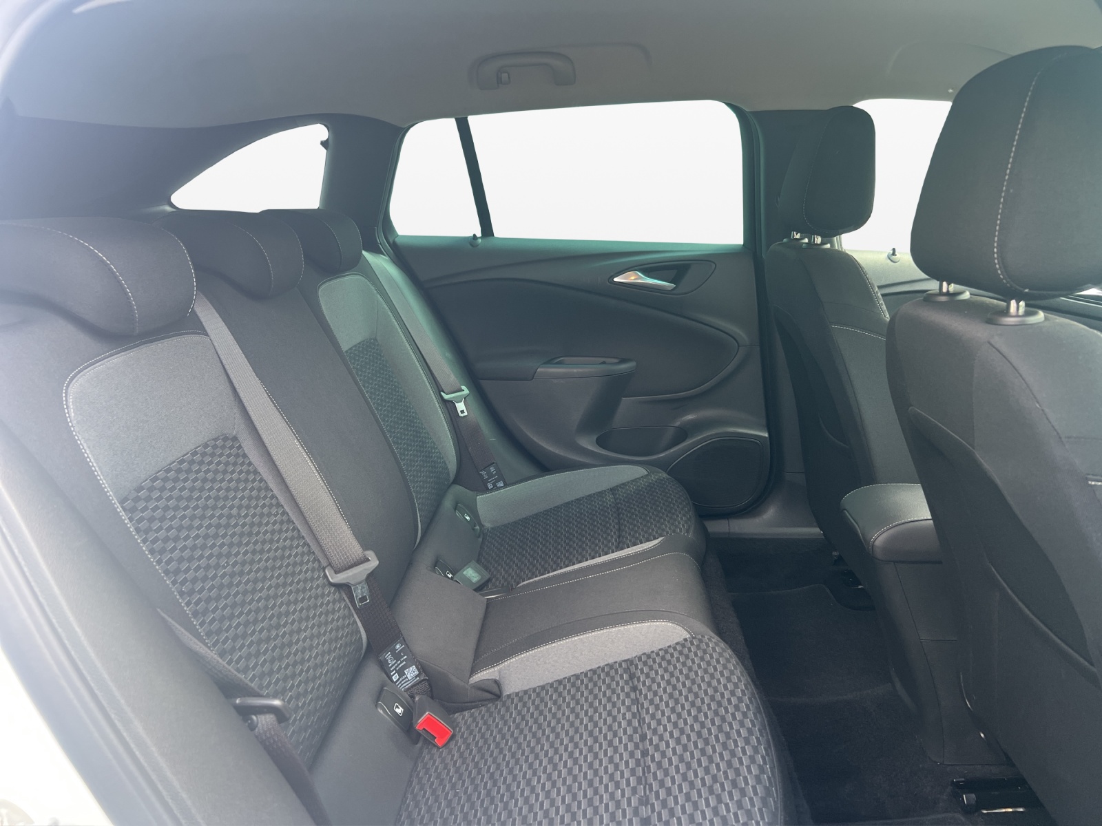 OPEL Astra Sports Tourer 1.2i Turbo Edition-image-15