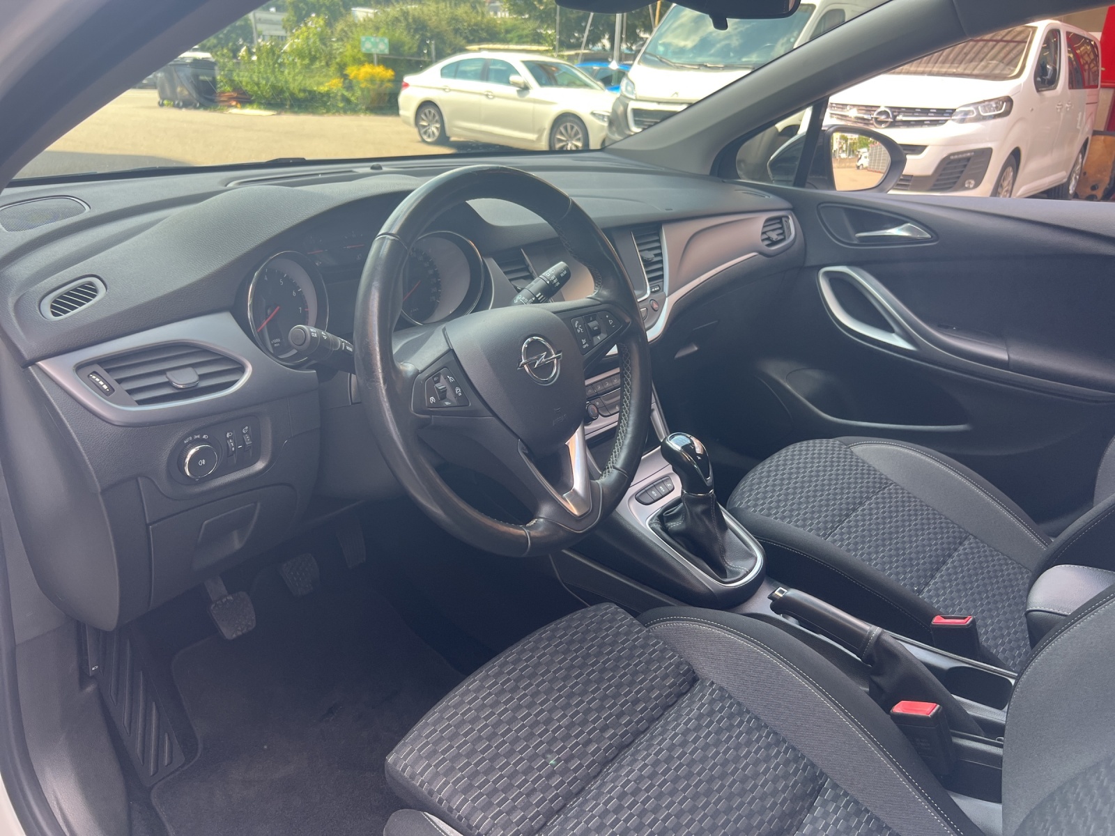 OPEL Astra Sports Tourer 1.2i Turbo Edition-image-24