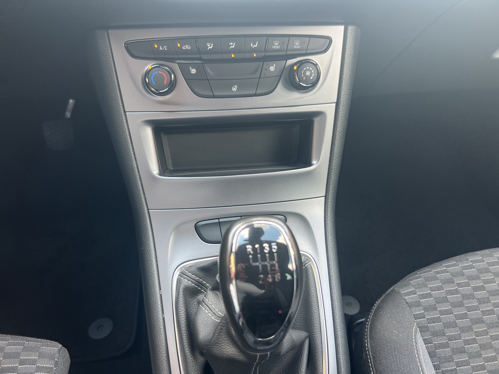 OPEL Astra Sports Tourer 1.2i Turbo Edition-image-19