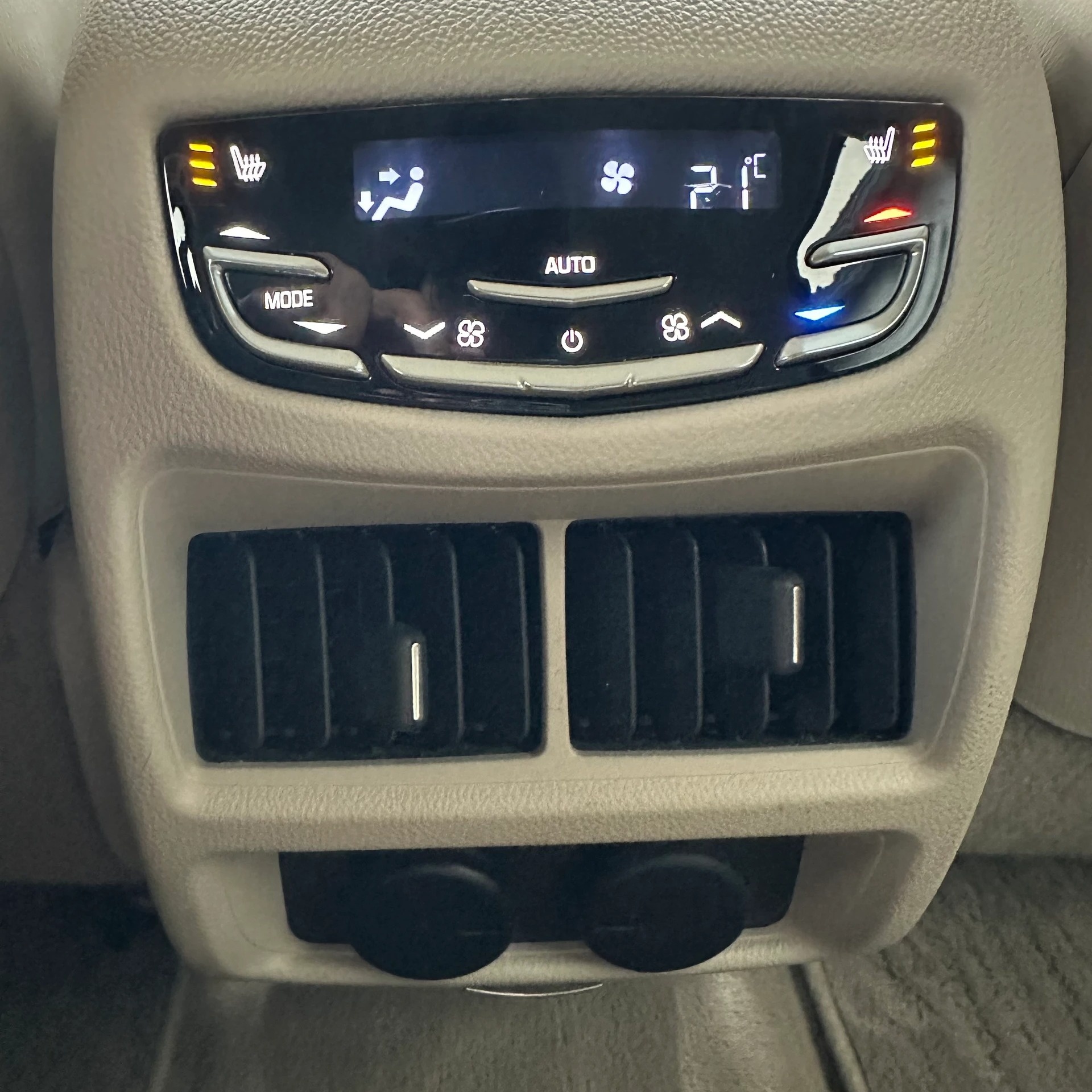 CADILLAC SRX 3.6 V6 Premium 4WD Automatic-image-27