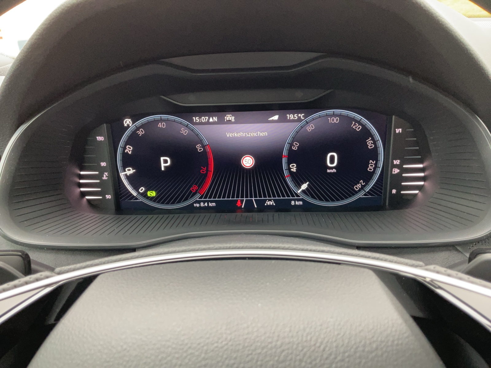 SKODA Kamiq 1.0 TSI Dynamic DSG-image-13