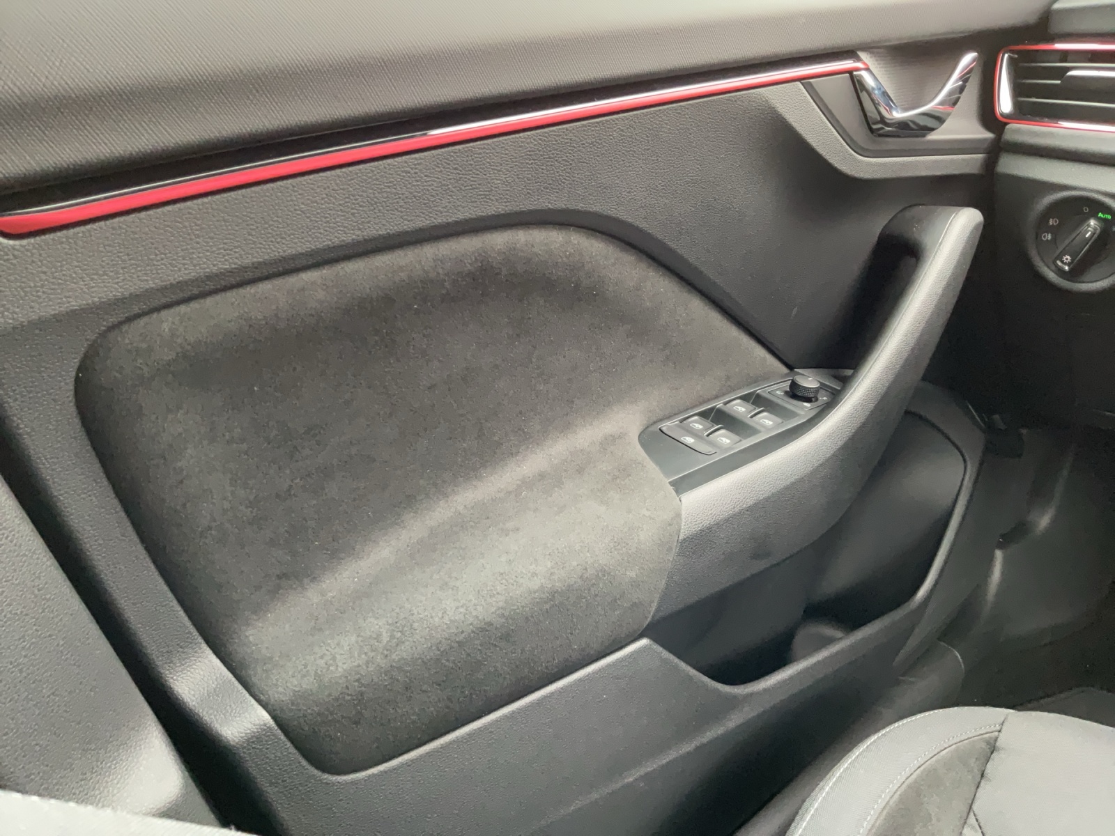 SKODA Kamiq 1.0 TSI Dynamic DSG-image-8