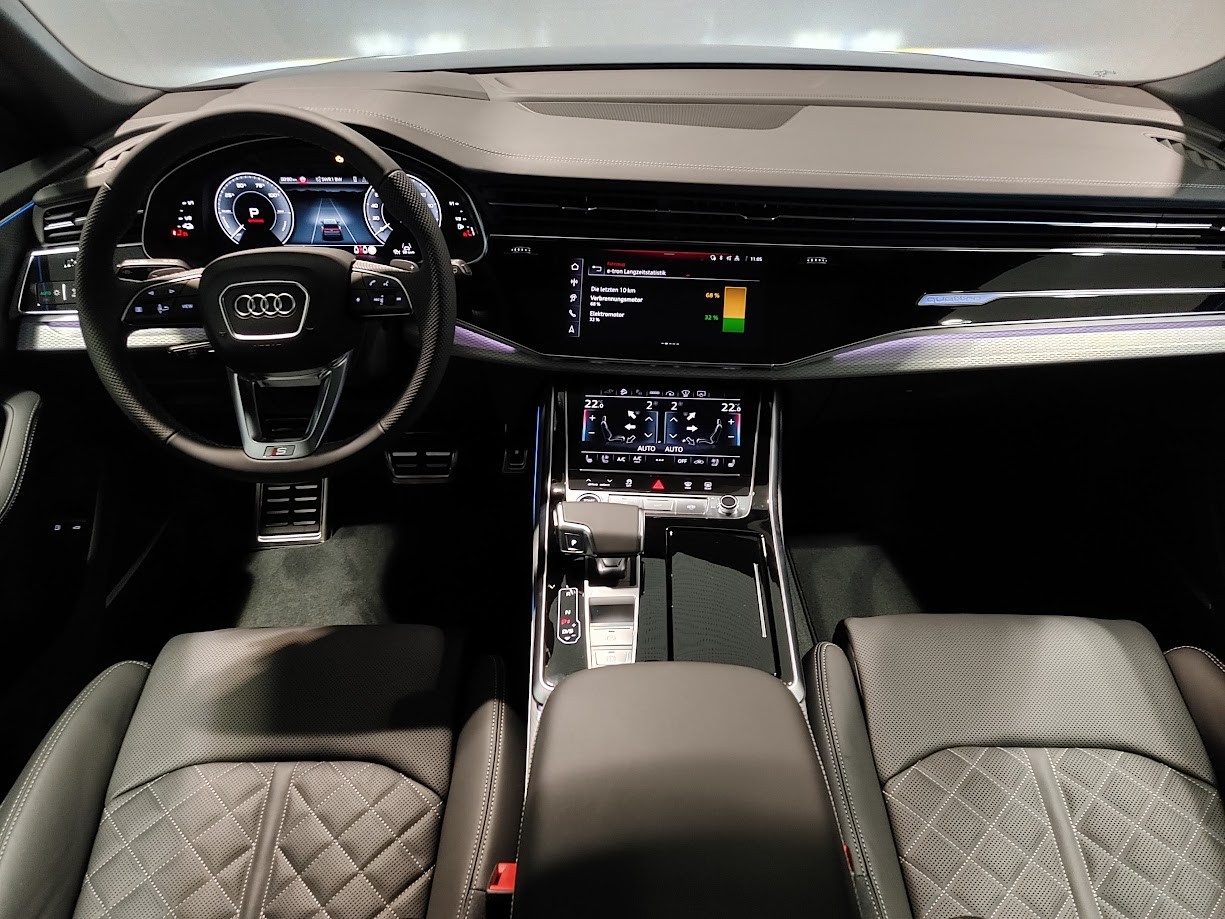 AUDI Q8 SUV TFSI e quattro 290 kW Attraction tiptronic-image-11