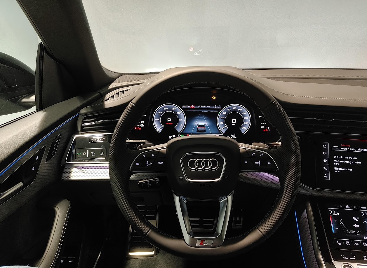 AUDI Q8 SUV TFSI e quattro 290 kW Attraction tiptronic-image-4