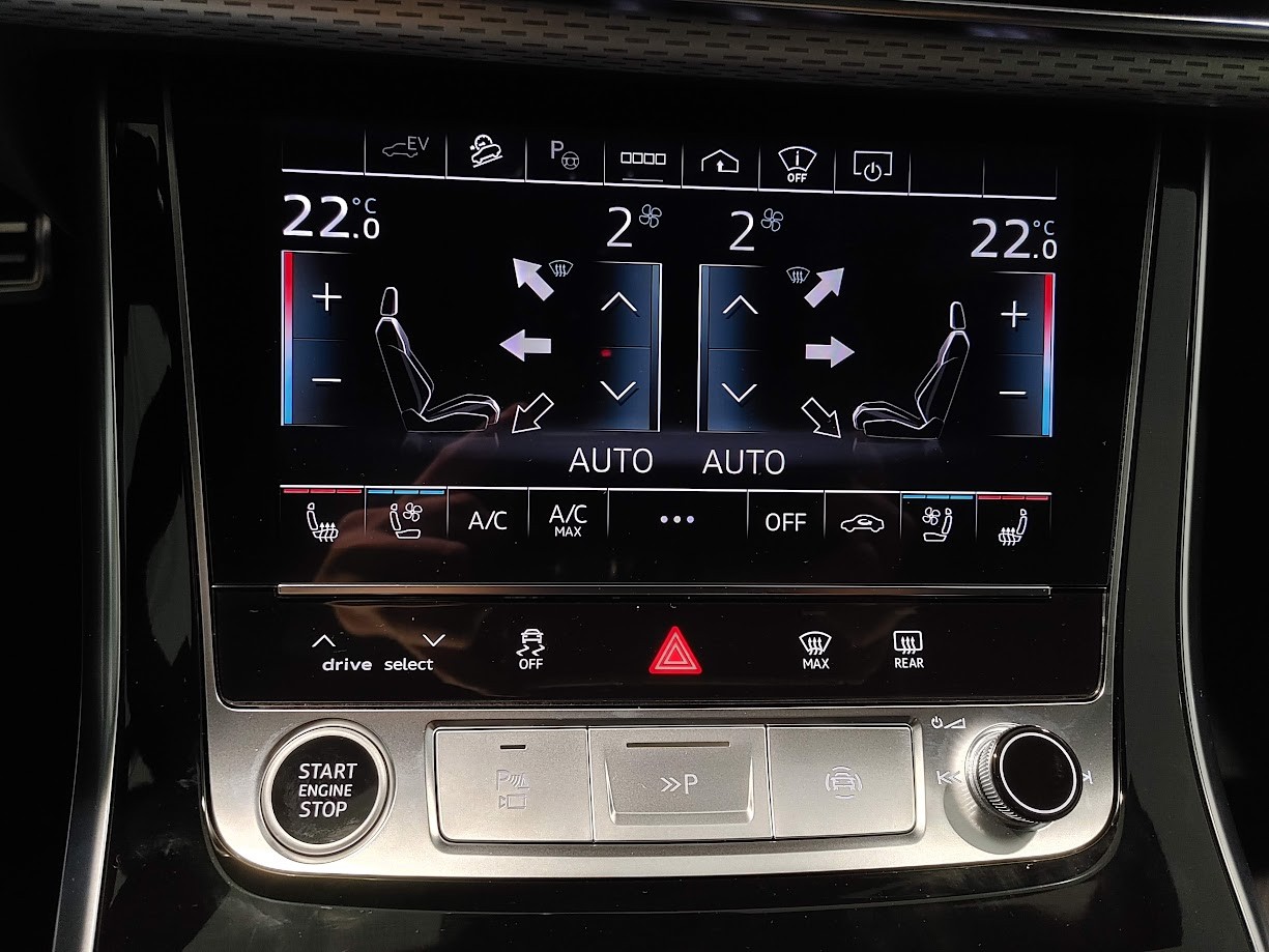 AUDI Q8 SUV TFSI e quattro 290 kW Attraction tiptronic-image-9