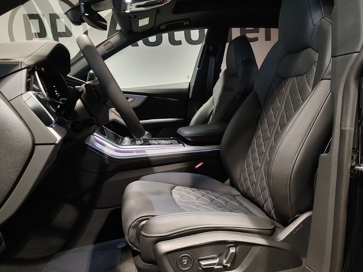 AUDI Q8 SUV TFSI e quattro 290 kW Attraction tiptronic-image-3