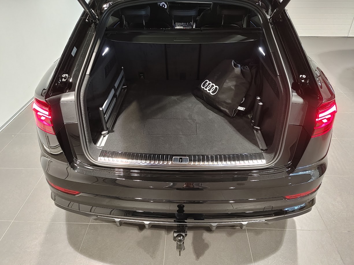 AUDI Q8 SUV TFSI e quattro 290 kW Attraction tiptronic-image-12
