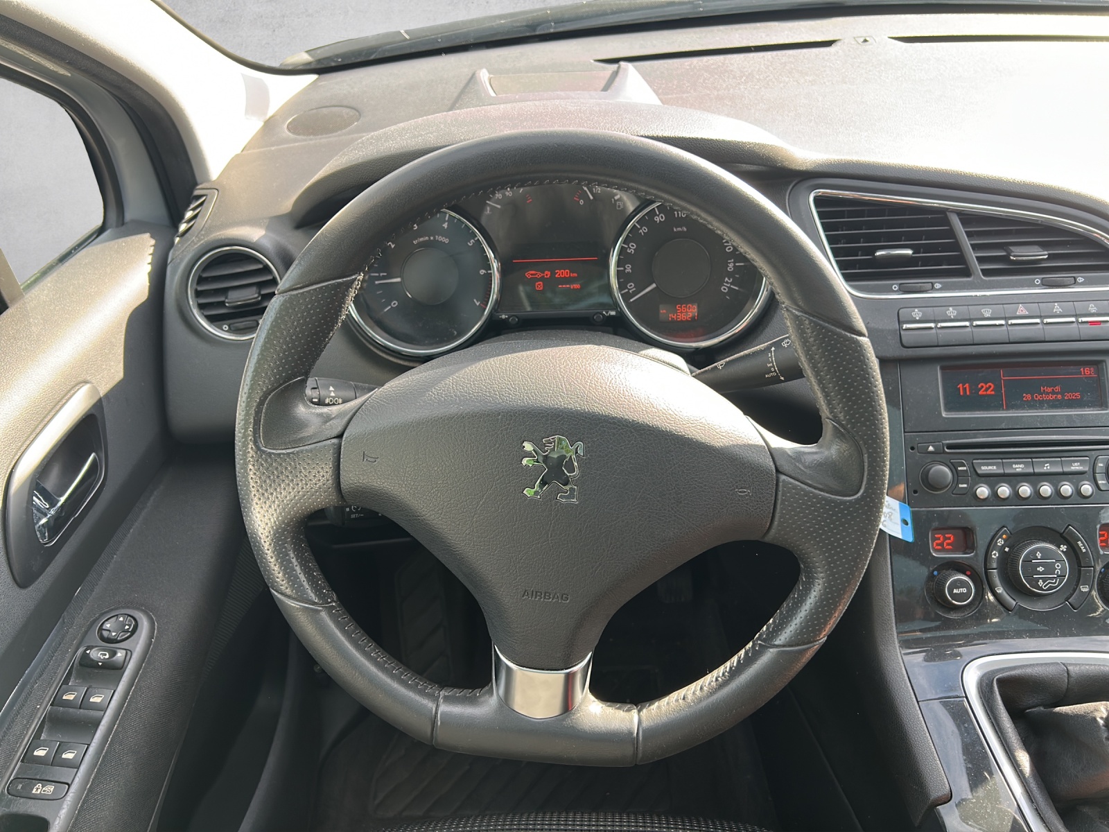 PEUGEOT 5008 1.6 16V T Sport Pack-image-15