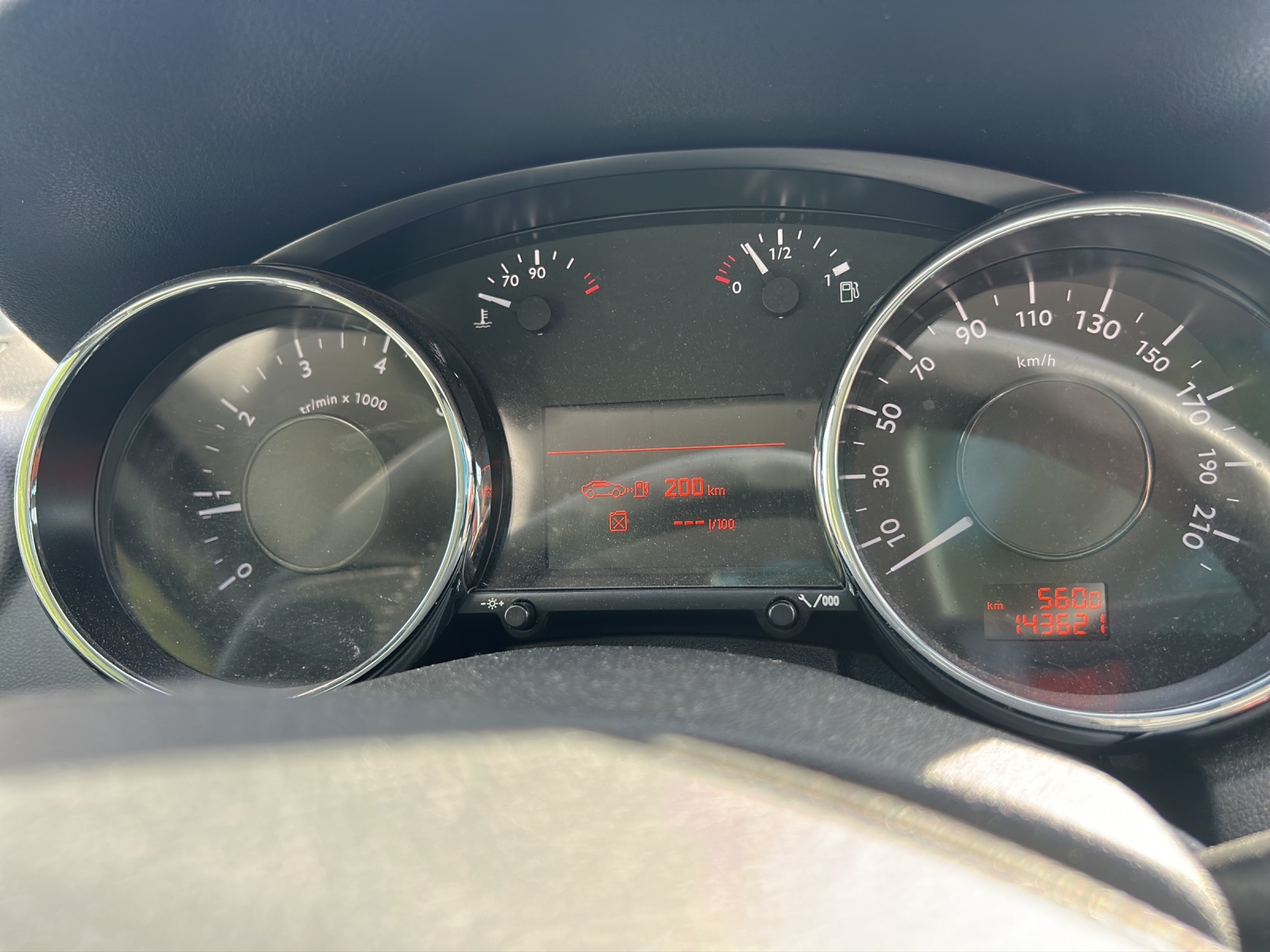 PEUGEOT 5008 1.6 16V T Sport Pack-image-19