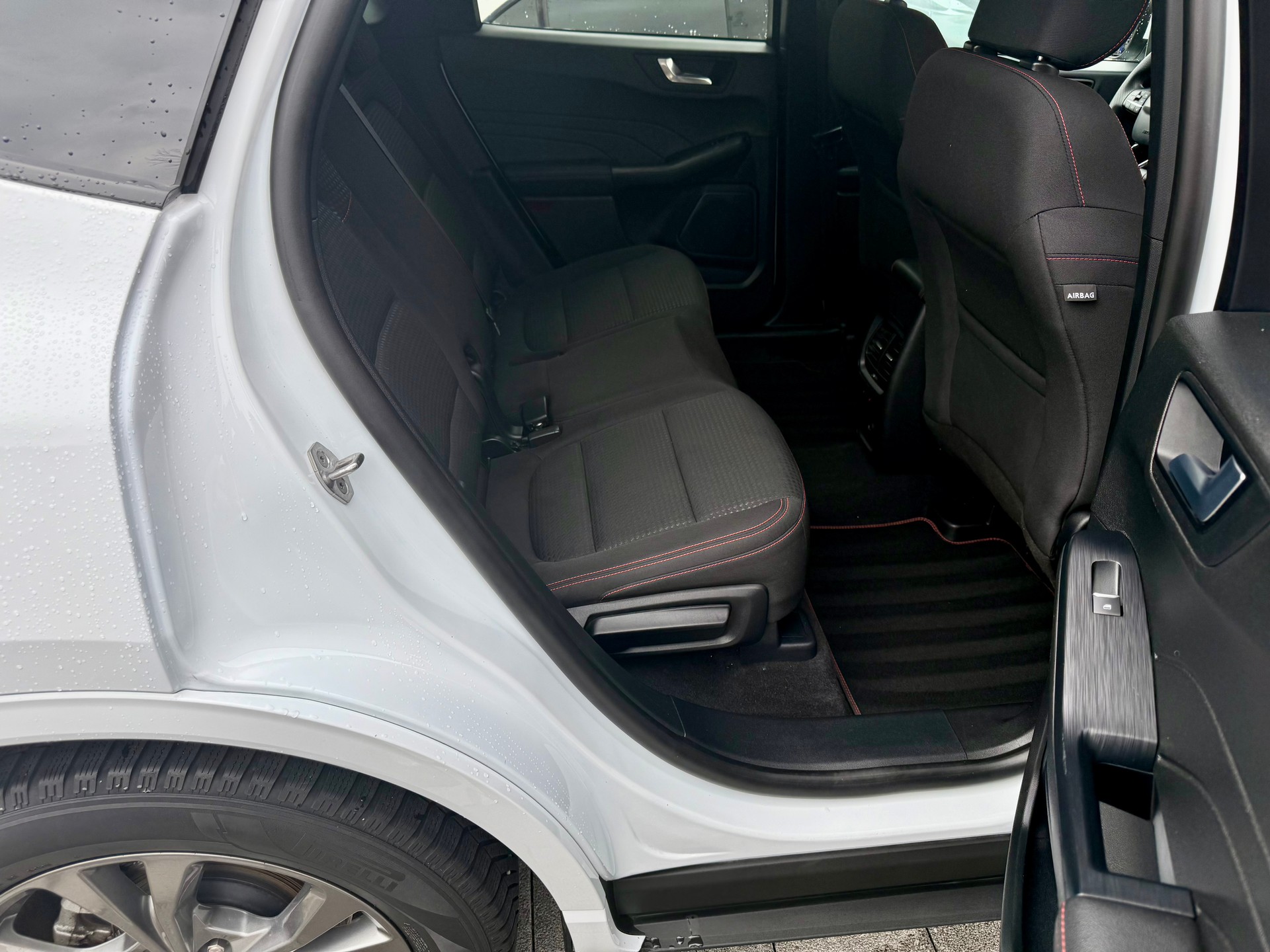 FORD Kuga 2.5 PHEV ST-Line 2WD-image-11