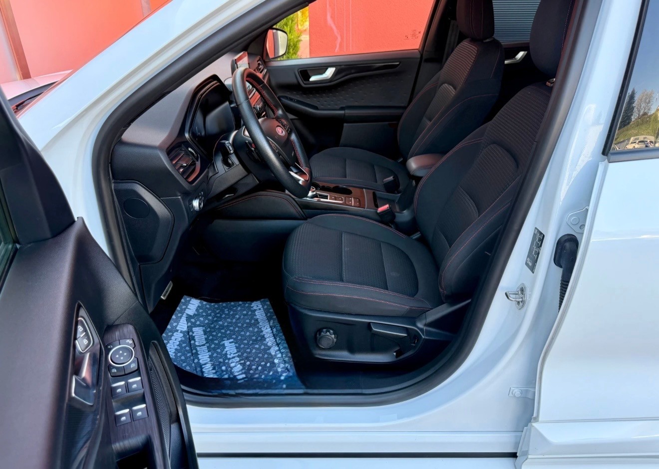 FORD Kuga 2.5 PHEV ST-Line 2WD-image-9