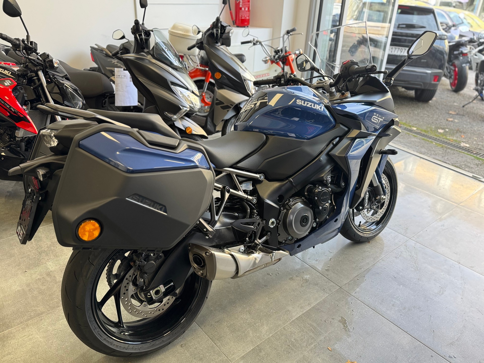 SUZUKI GSX-S 1000 GT Travel-showroom-element-2