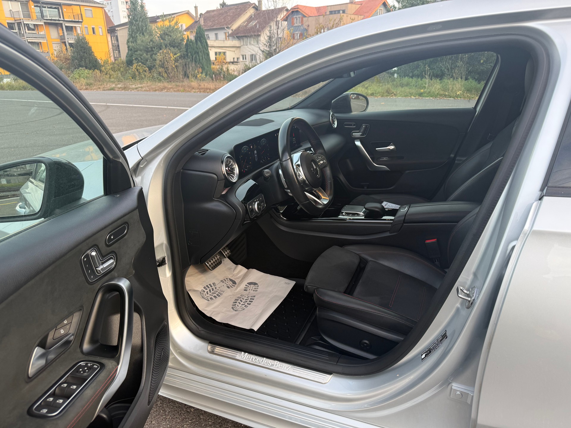 MERCEDES-BENZ A 180 AMG Line 7G-DCT-image-10