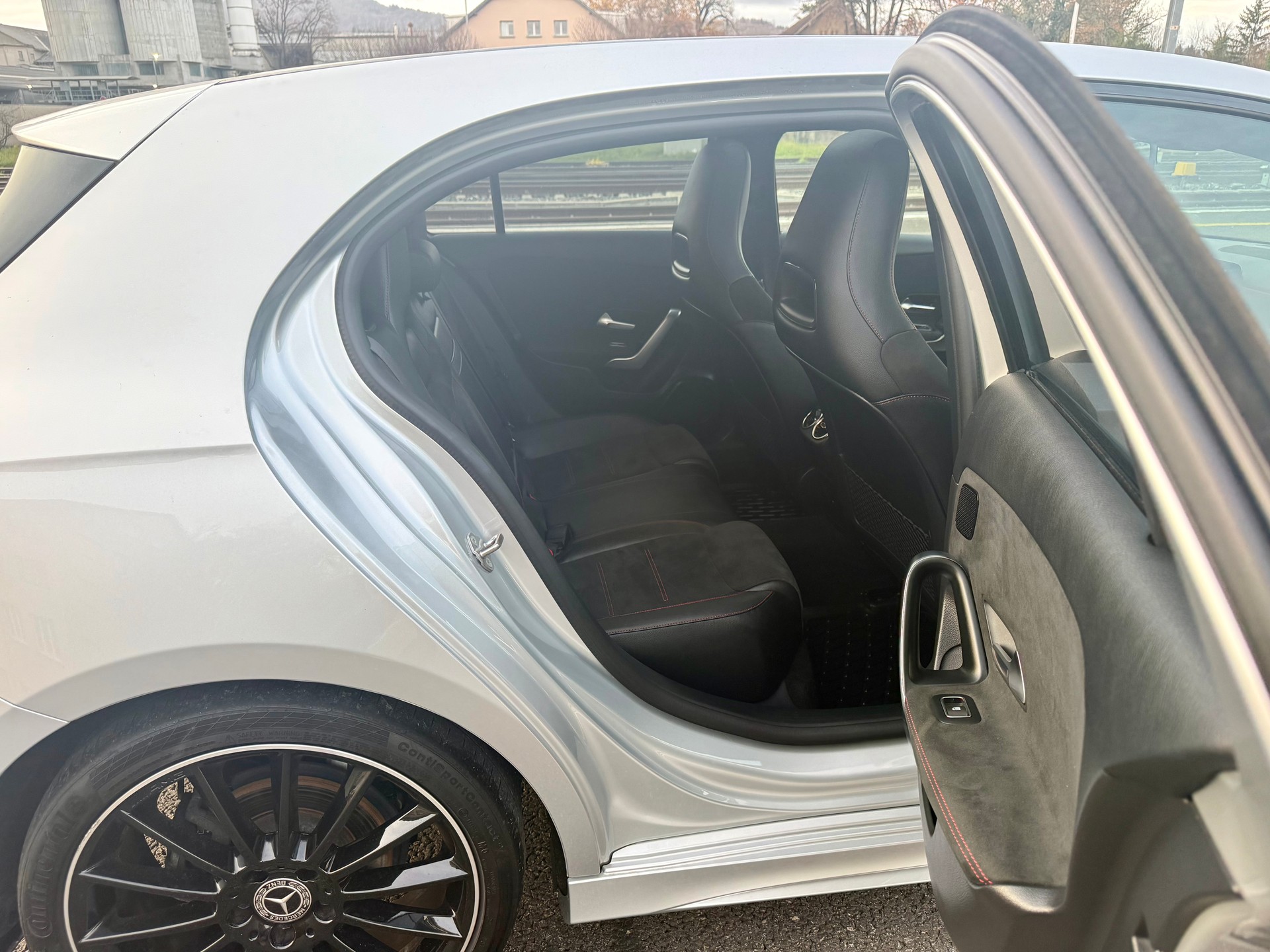 MERCEDES-BENZ A 180 AMG Line 7G-DCT-image-12