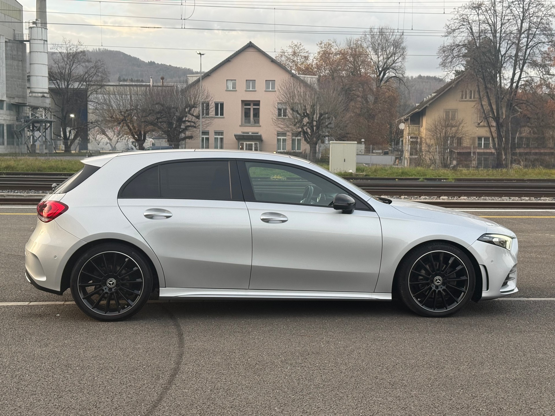 MERCEDES-BENZ A 180 AMG Line 7G-DCT-image-3