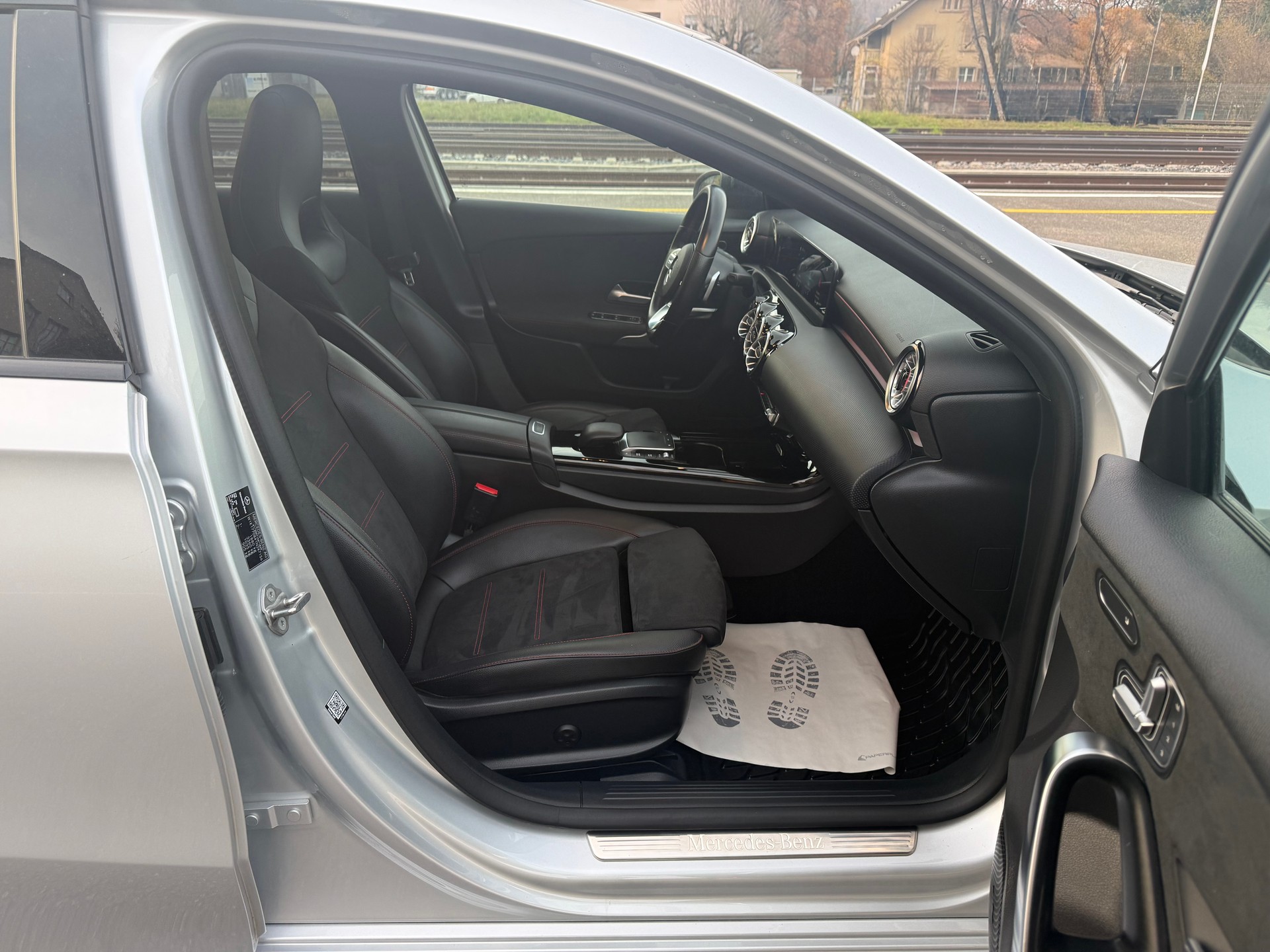 MERCEDES-BENZ A 180 AMG Line 7G-DCT-image-11