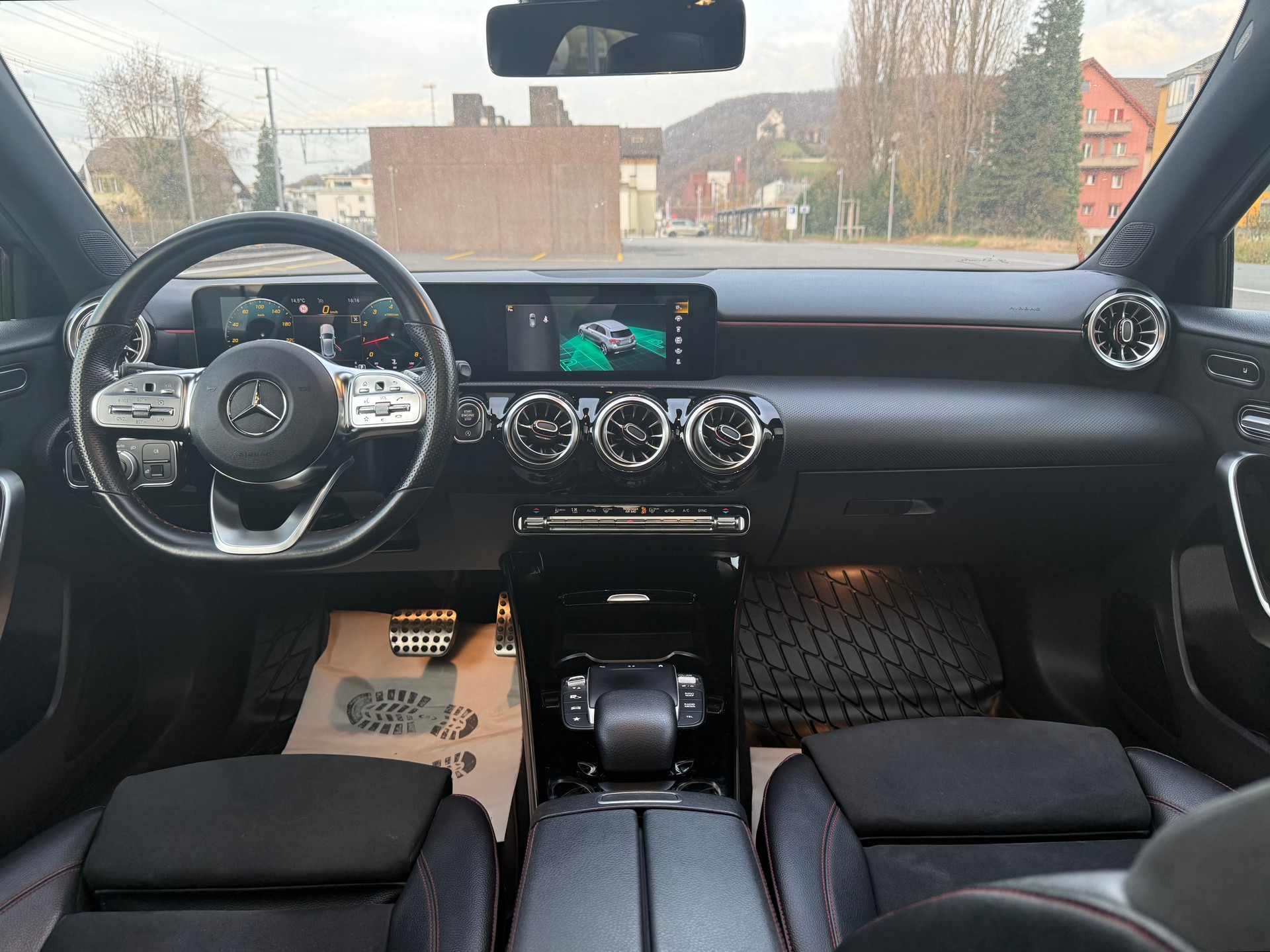 MERCEDES-BENZ A 180 AMG Line 7G-DCT-image-6