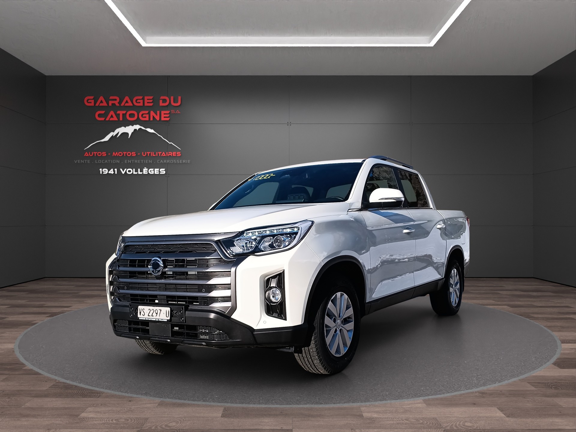KGM-SsangYong Musso 2.2 Platinum 4WD A-showroom-element-1