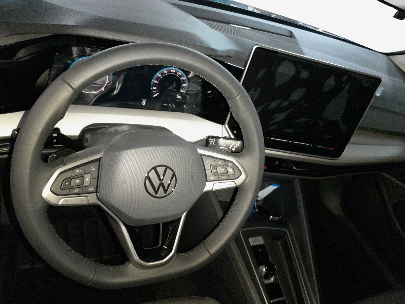 VW Golf 1.5 e TSI mHEV Basis DSG-image-8