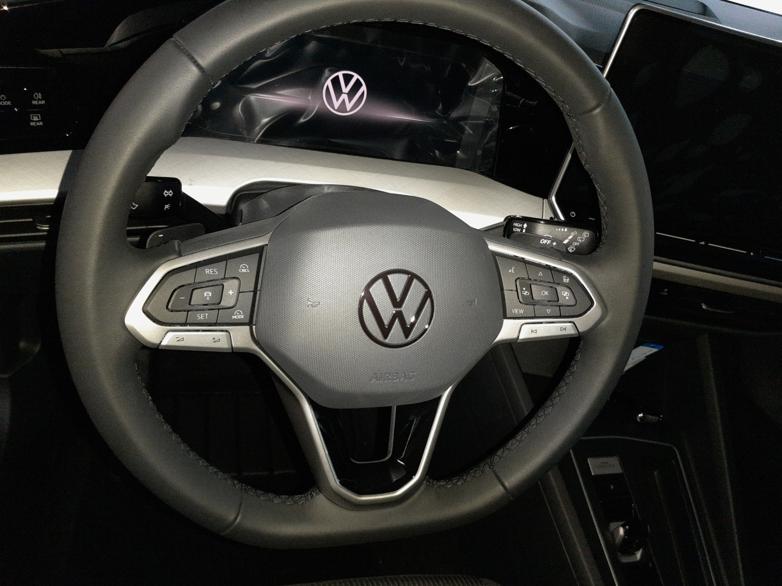 VW Golf 1.5 e TSI mHEV Basis DSG-image-9