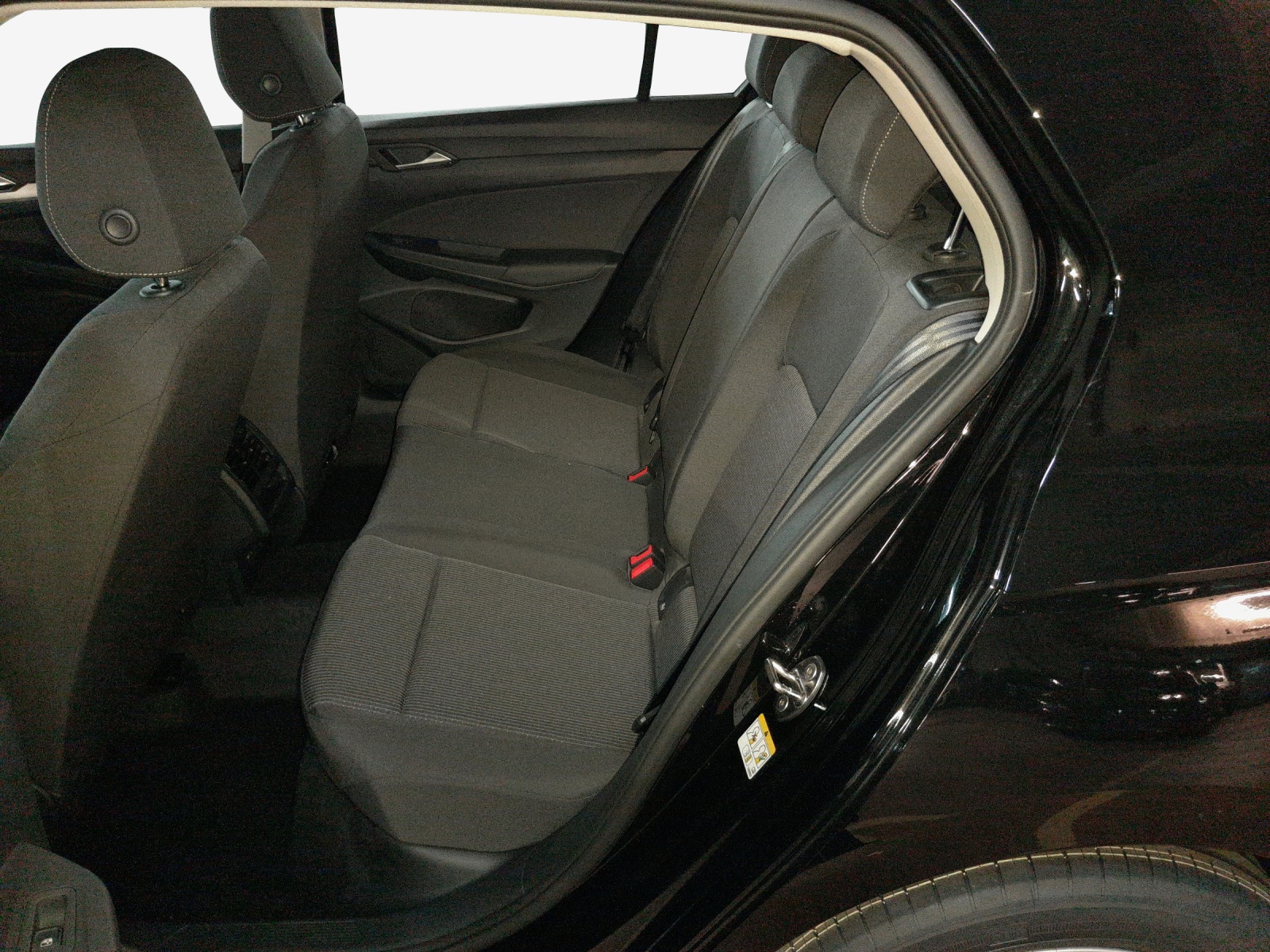 VW Golf 1.5 e TSI mHEV Basis DSG-image-11