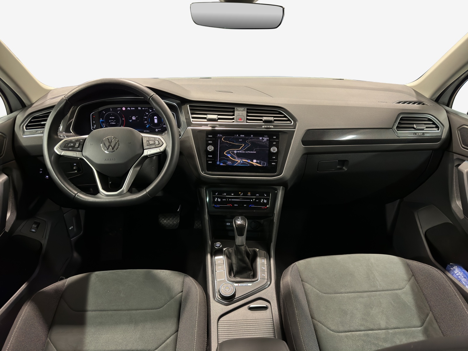 VW Tiguan 2.0 TDI SCR Elegance 4Motion DSG-image-8