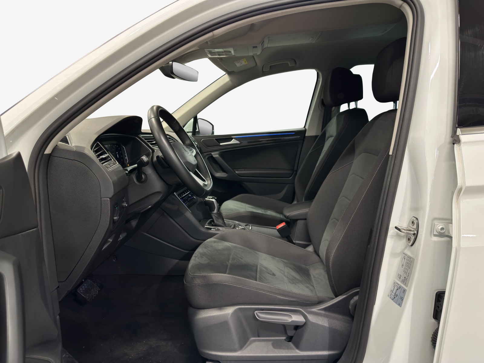 VW Tiguan 2.0 TDI SCR Elegance 4Motion DSG-image-7