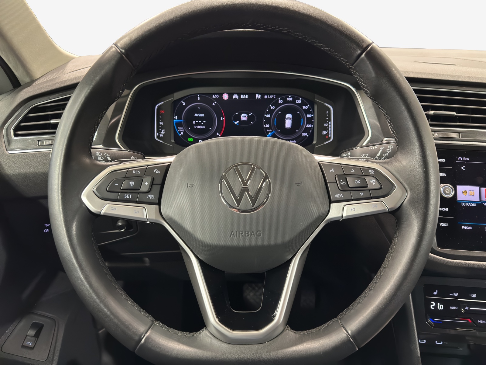 VW Tiguan 2.0 TDI SCR Elegance 4Motion DSG-image-9