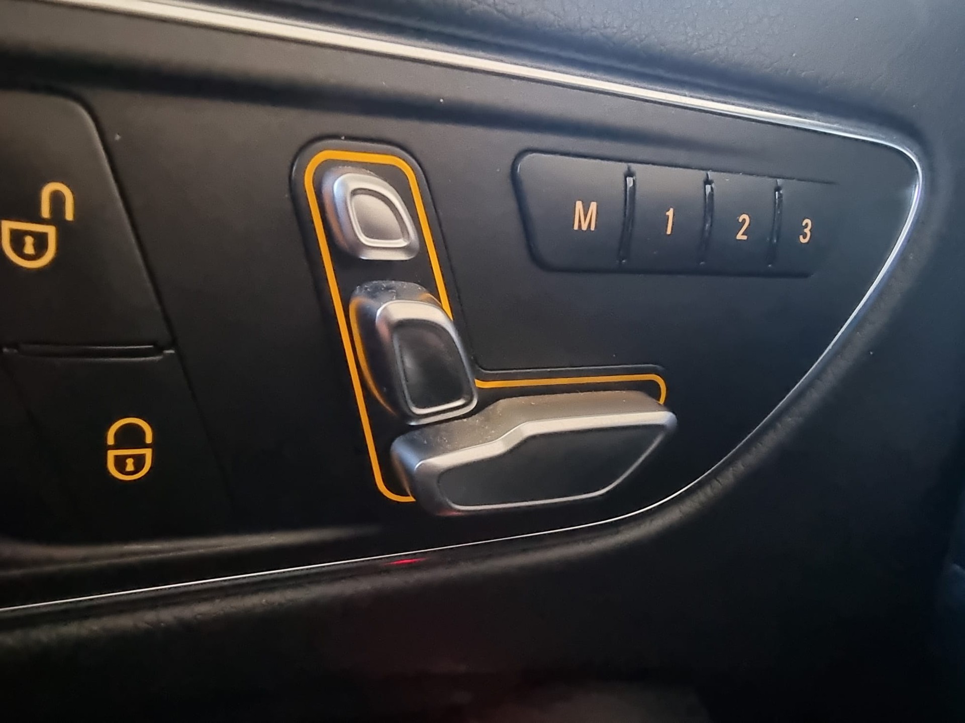 MERCEDES-BENZ GLA 200 Night Star 7G-DCT-image-10
