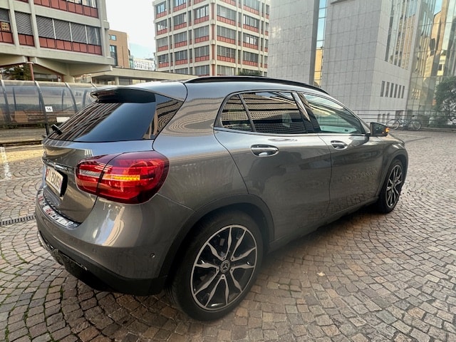 MERCEDES-BENZ GLA 200 Night Star 7G-DCT-image-2