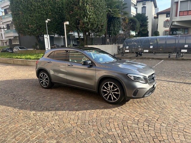 MERCEDES-BENZ GLA 200 Night Star 7G-DCT-image-3