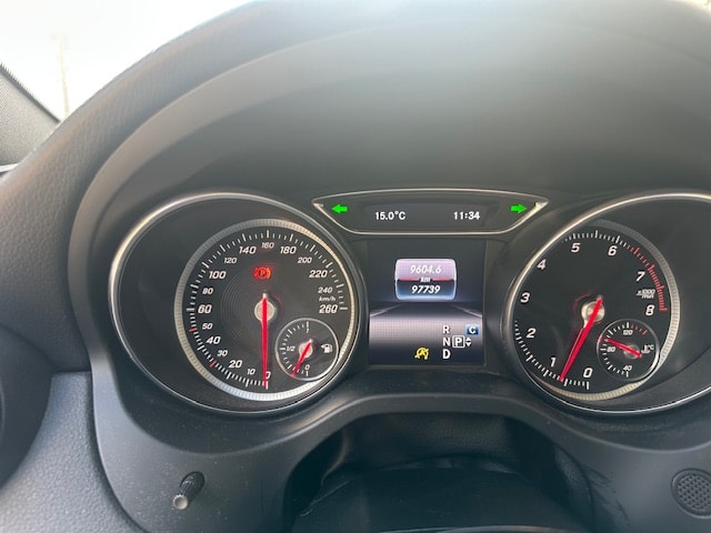 MERCEDES-BENZ GLA 200 Night Star 7G-DCT-image-4