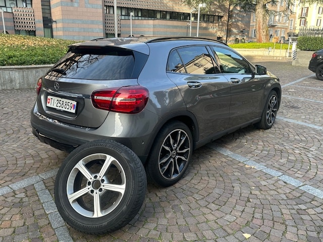 MERCEDES-BENZ GLA 200 Night Star 7G-DCT-image-1