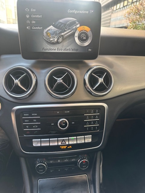 MERCEDES-BENZ GLA 200 Night Star 7G-DCT-image-8