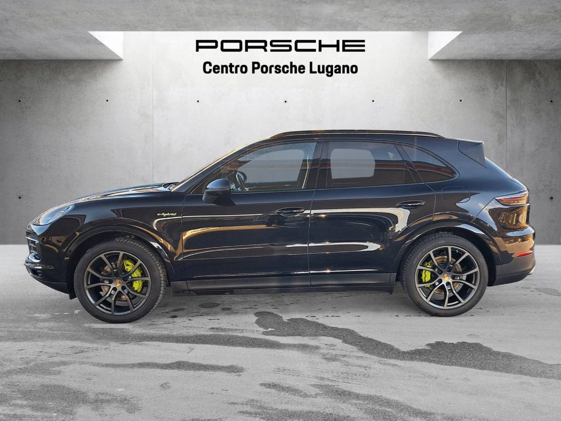 PORSCHE Cayenne E-Hybrid (MY22)-image-1