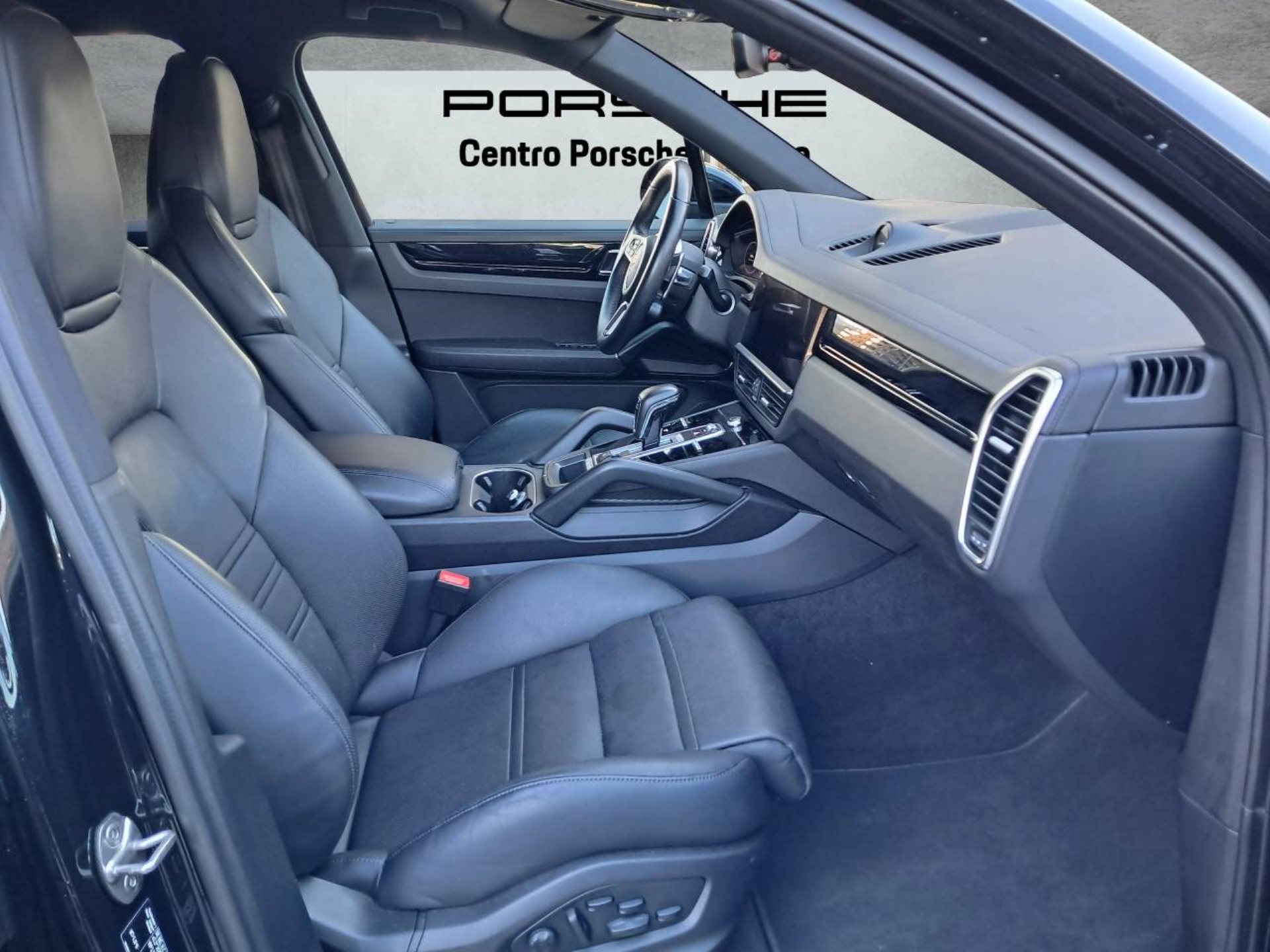 PORSCHE Cayenne E-Hybrid (MY22)-image-13