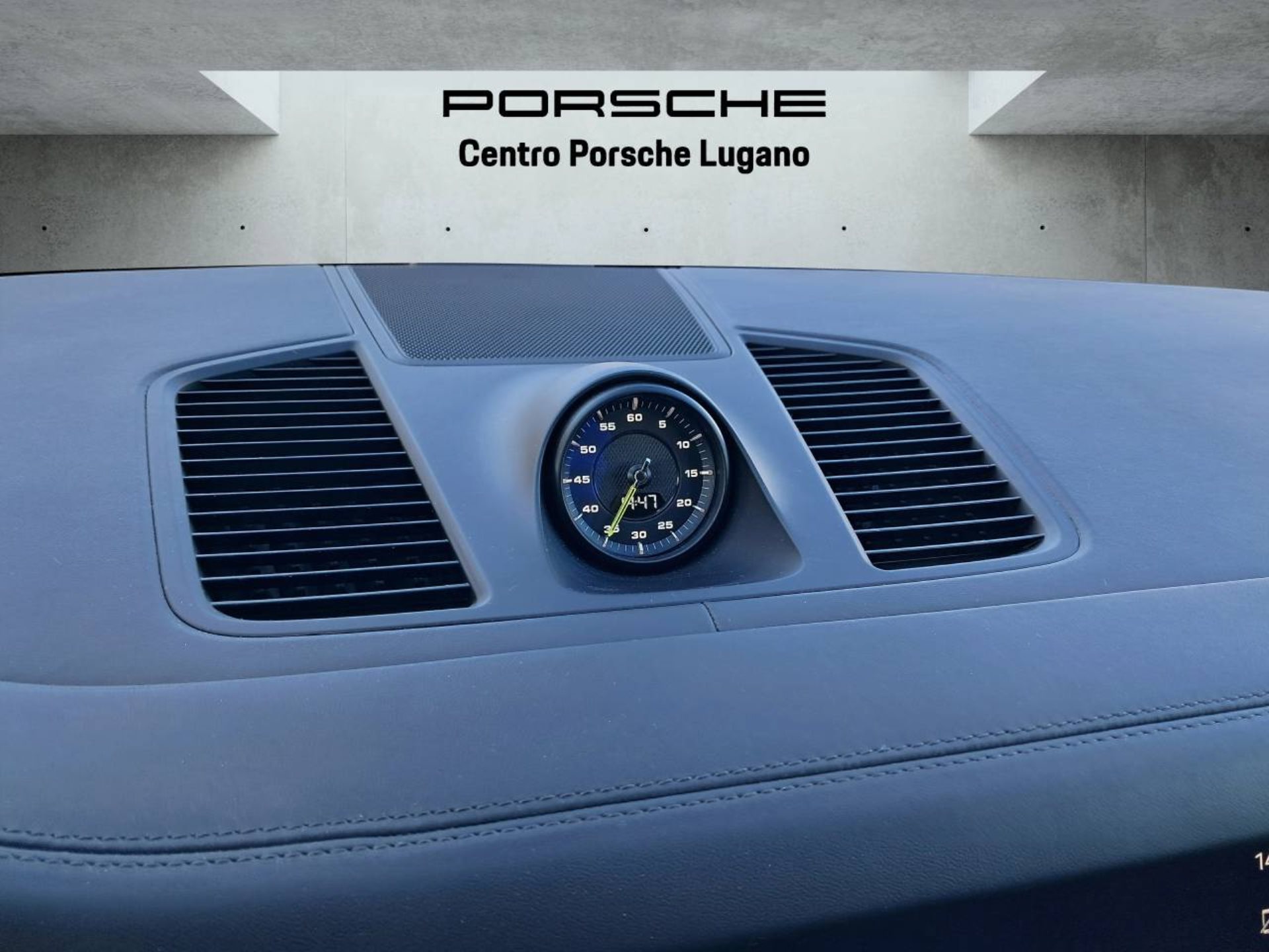 PORSCHE Cayenne E-Hybrid (MY22)-image-24