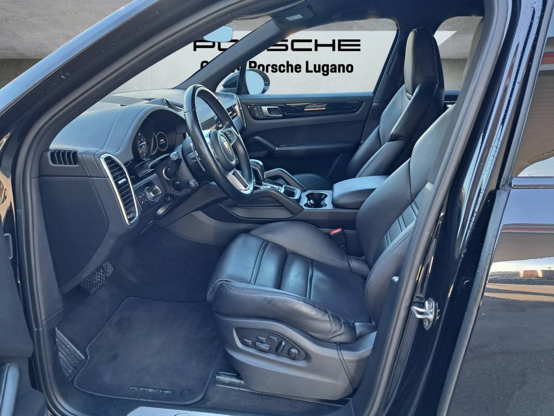 PORSCHE Cayenne E-Hybrid (MY22)-image-3