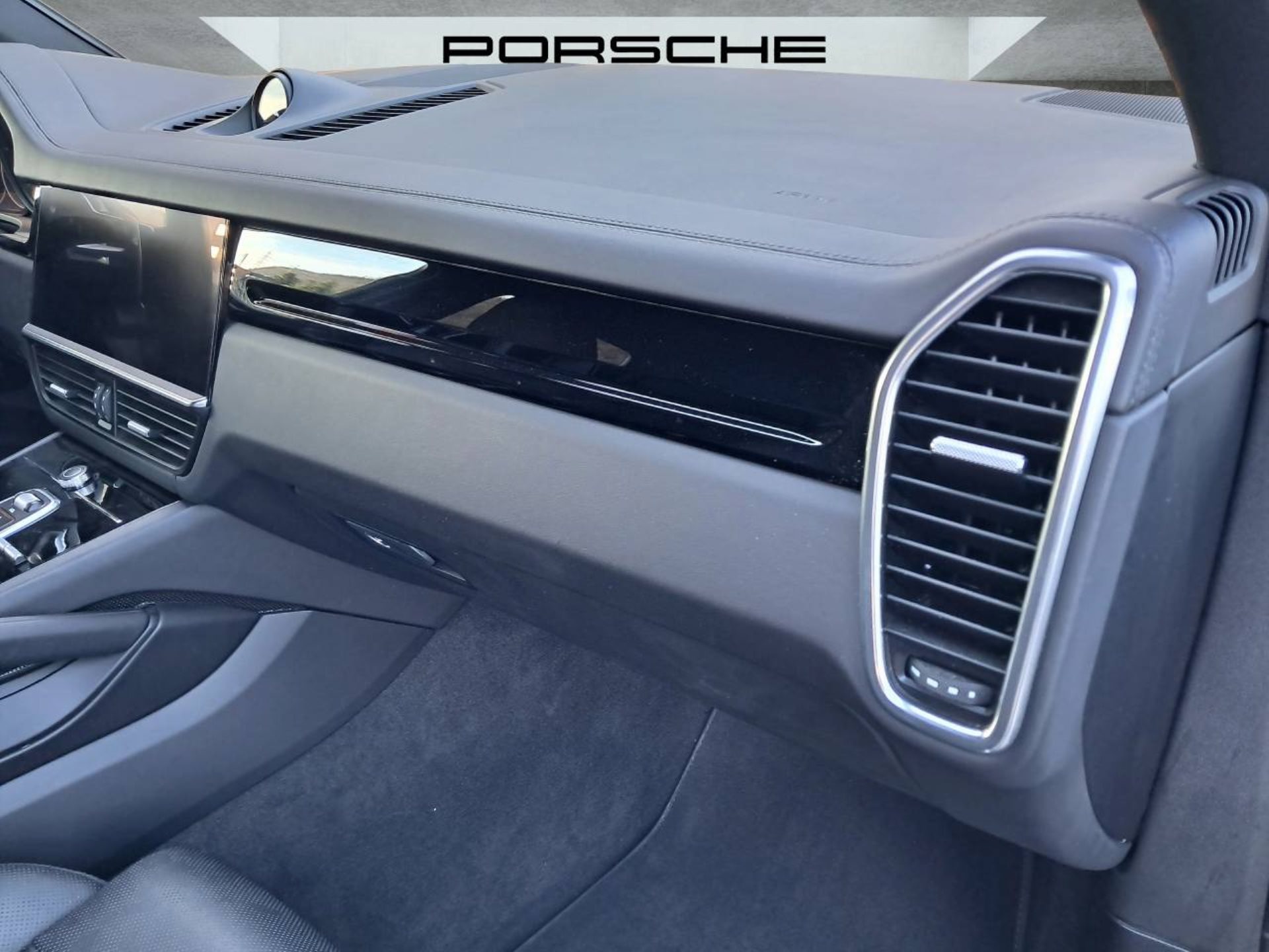 PORSCHE Cayenne E-Hybrid (MY22)-image-25