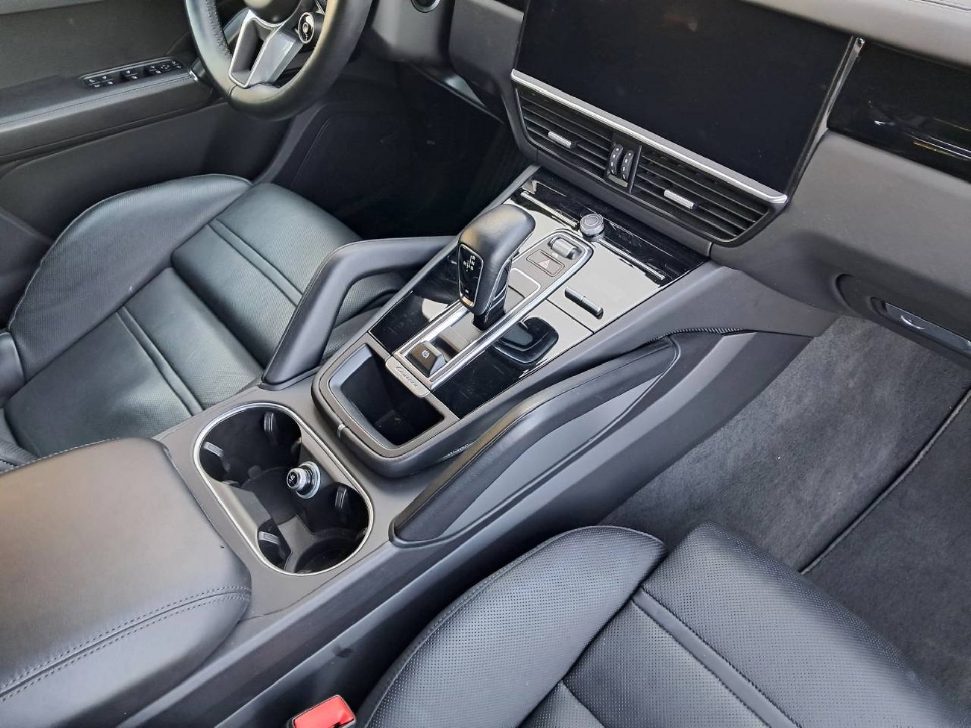PORSCHE Cayenne E-Hybrid (MY22)-image-18