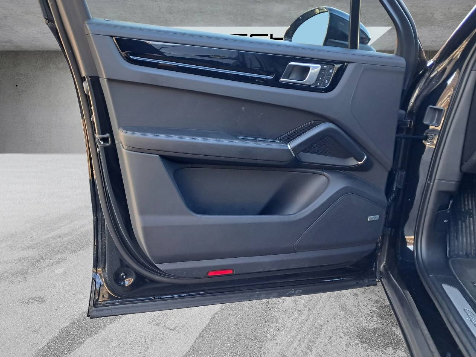 PORSCHE Cayenne E-Hybrid (MY22)-image-22