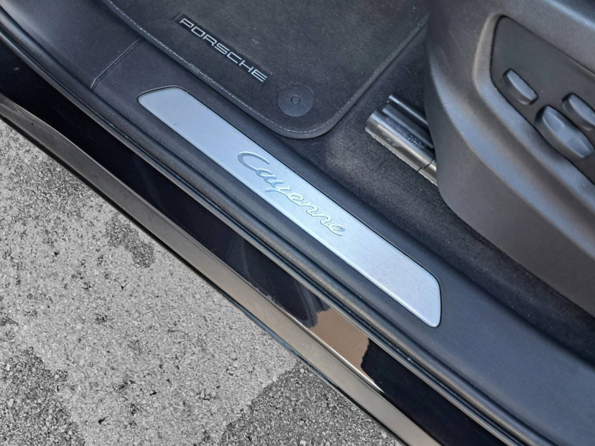 PORSCHE Cayenne E-Hybrid (MY22)-image-23