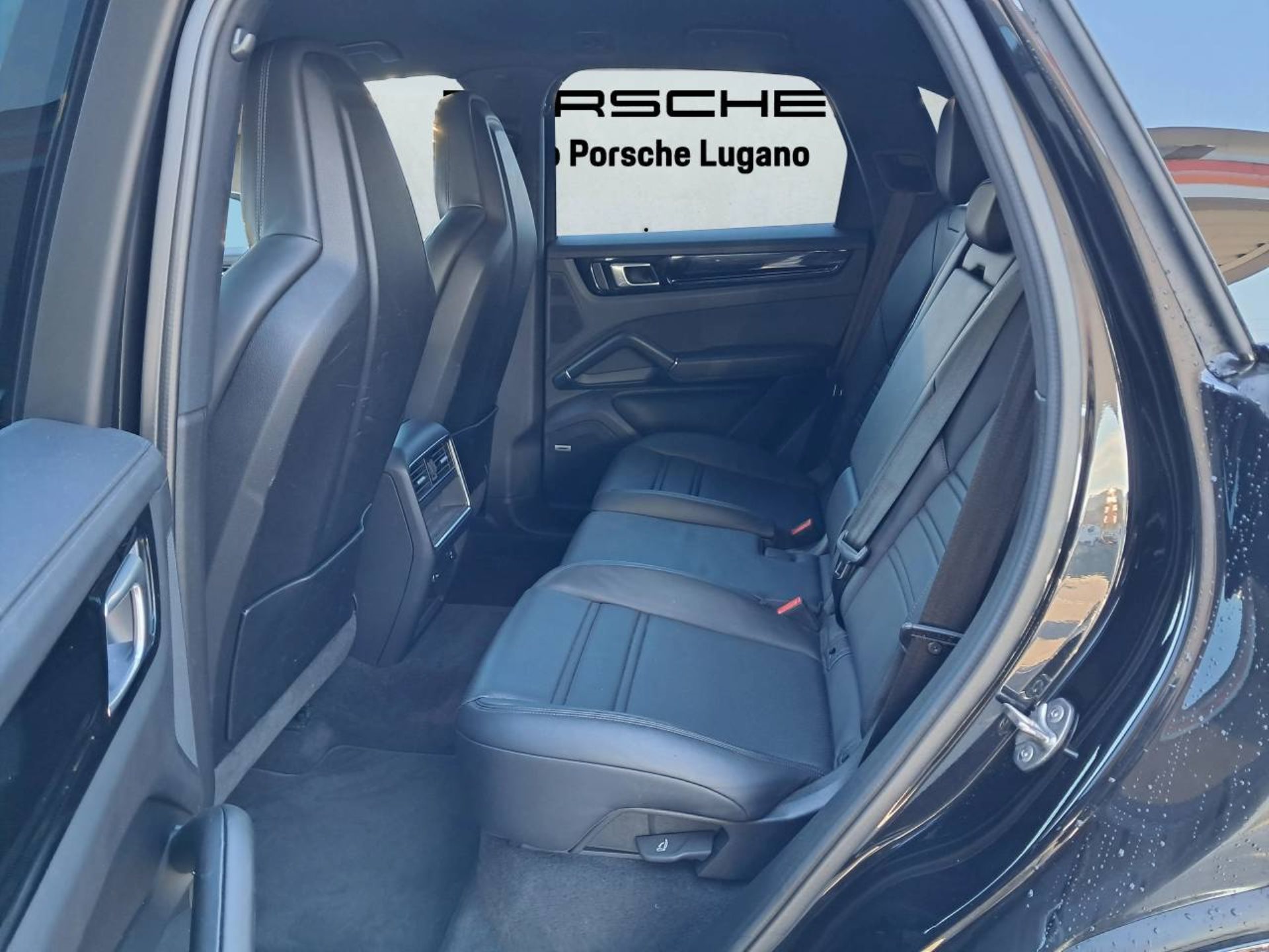 PORSCHE Cayenne E-Hybrid (MY22)-image-16