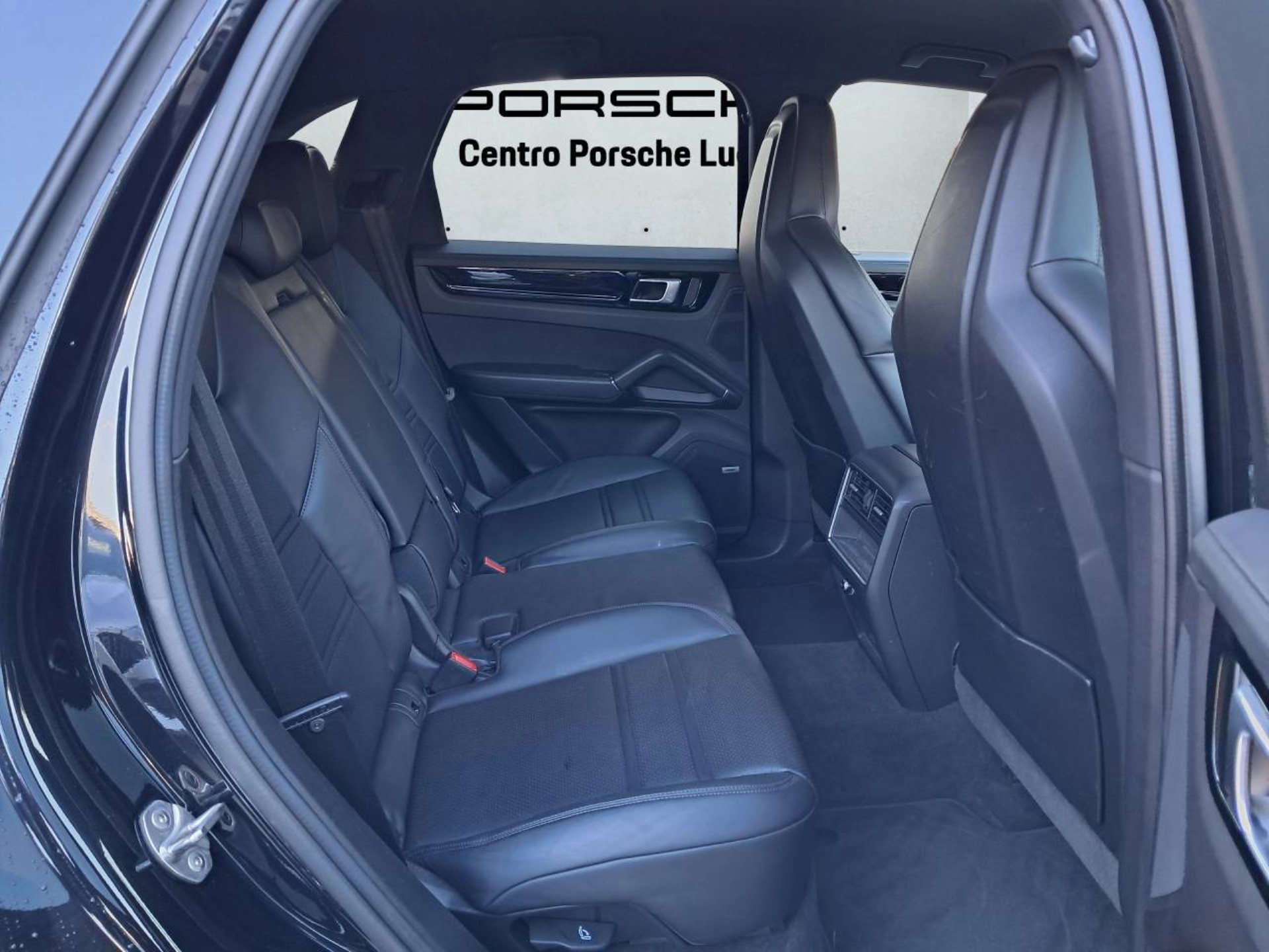 PORSCHE Cayenne E-Hybrid (MY22)-image-17