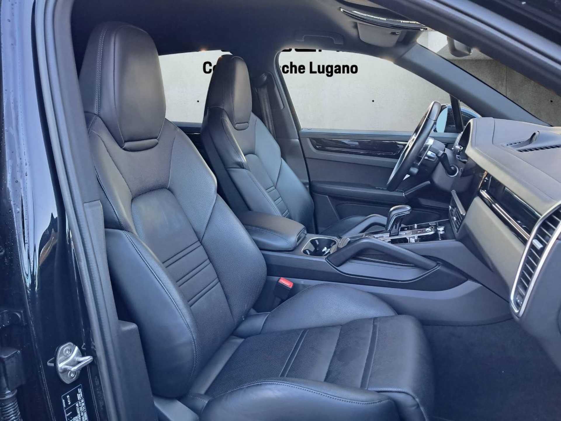 PORSCHE Cayenne E-Hybrid (MY22)-image-14
