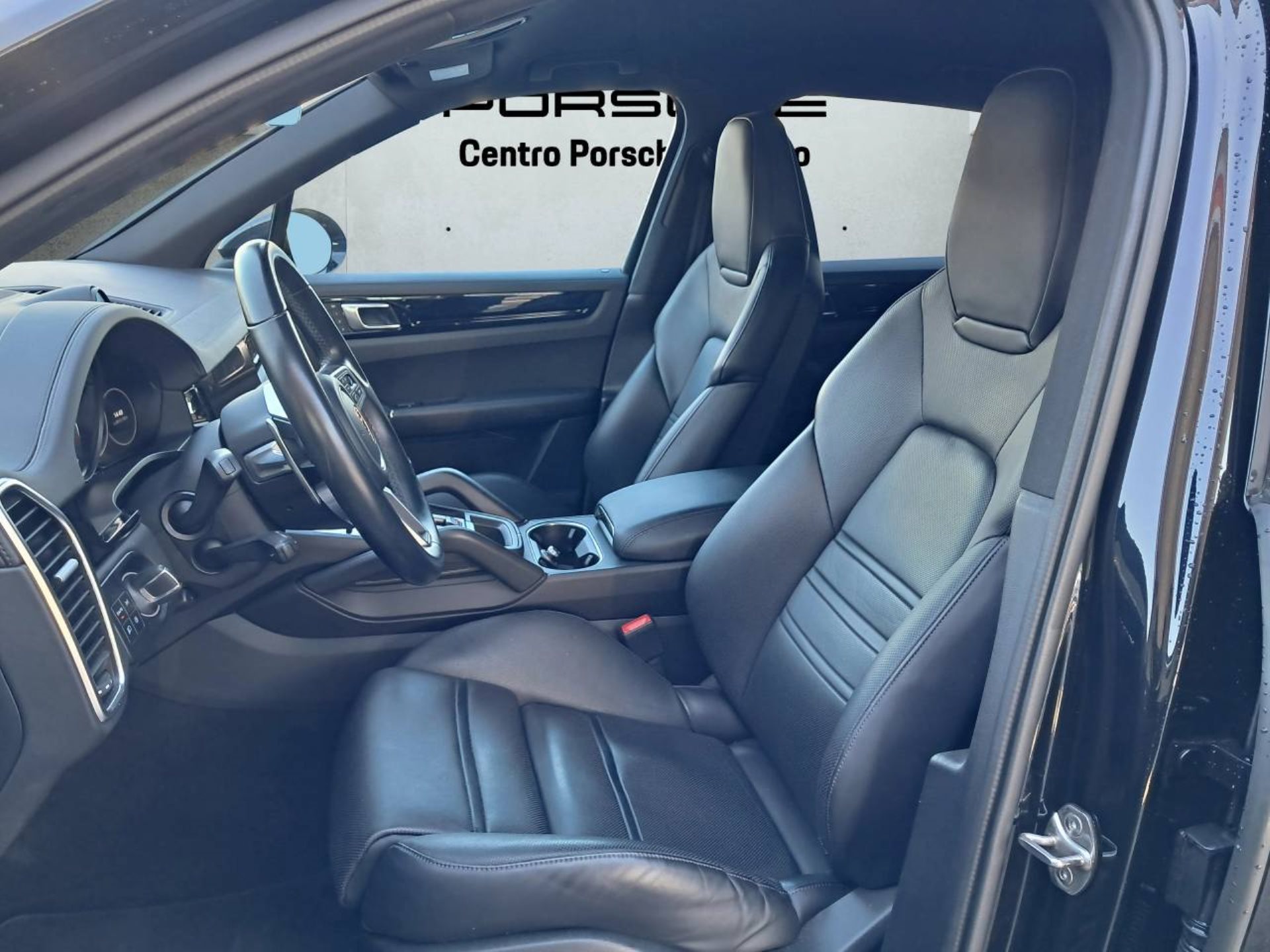 PORSCHE Cayenne E-Hybrid (MY22)-image-4