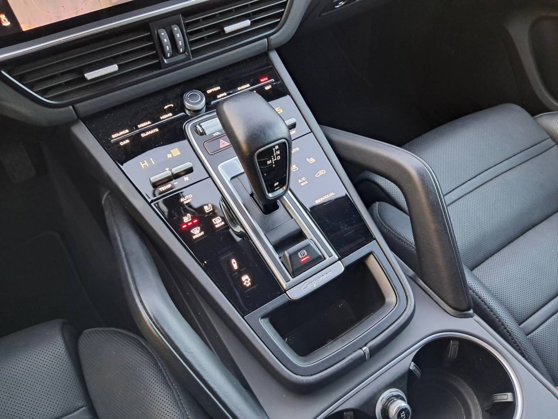PORSCHE Cayenne E-Hybrid (MY22)-image-26